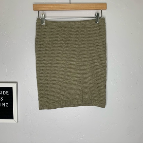 SHEIN Green Knit Mini Skirt Size Small - Picture 2 of 7